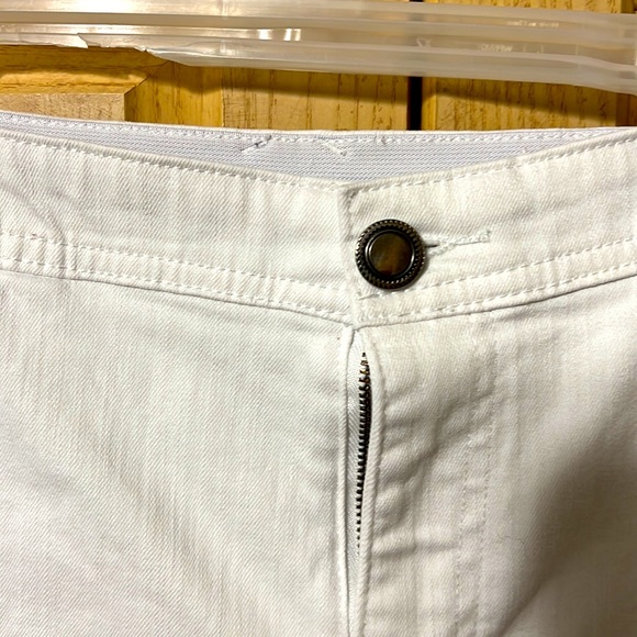 Christopher & Banks Size 16W Shorts - Picture 2 of 4